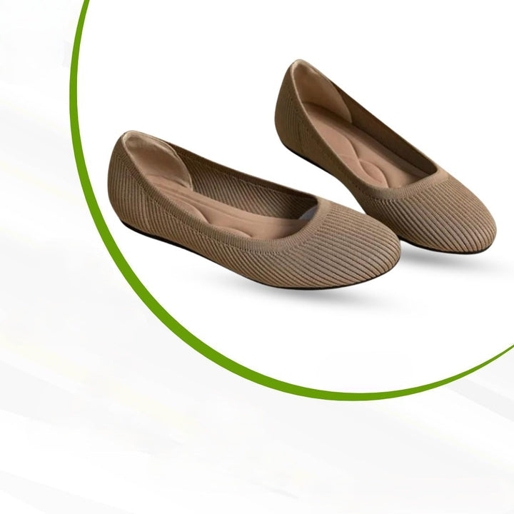 Close-up van de zachte binnenzool van de Melina orthopedische comfort instappers voor dames.