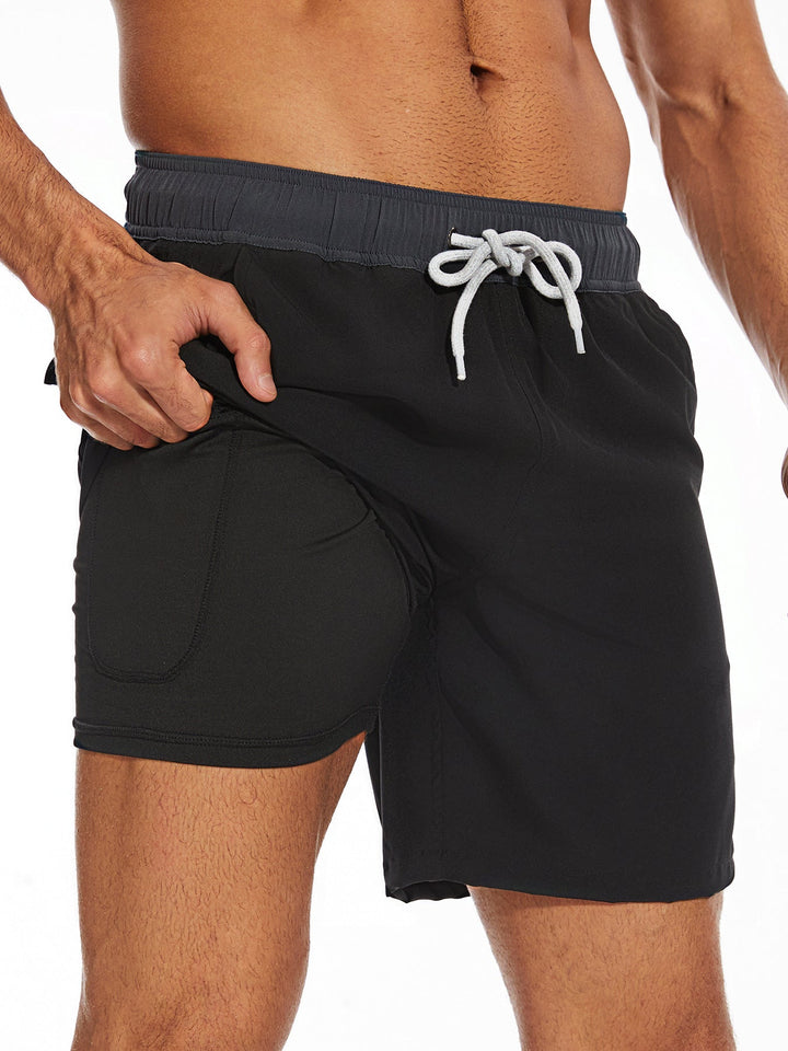 Comfortabele heren zwembroek met zachte binnenvoering en veilig telefoonzakje, perfect voor een dagje strand of zwembad.