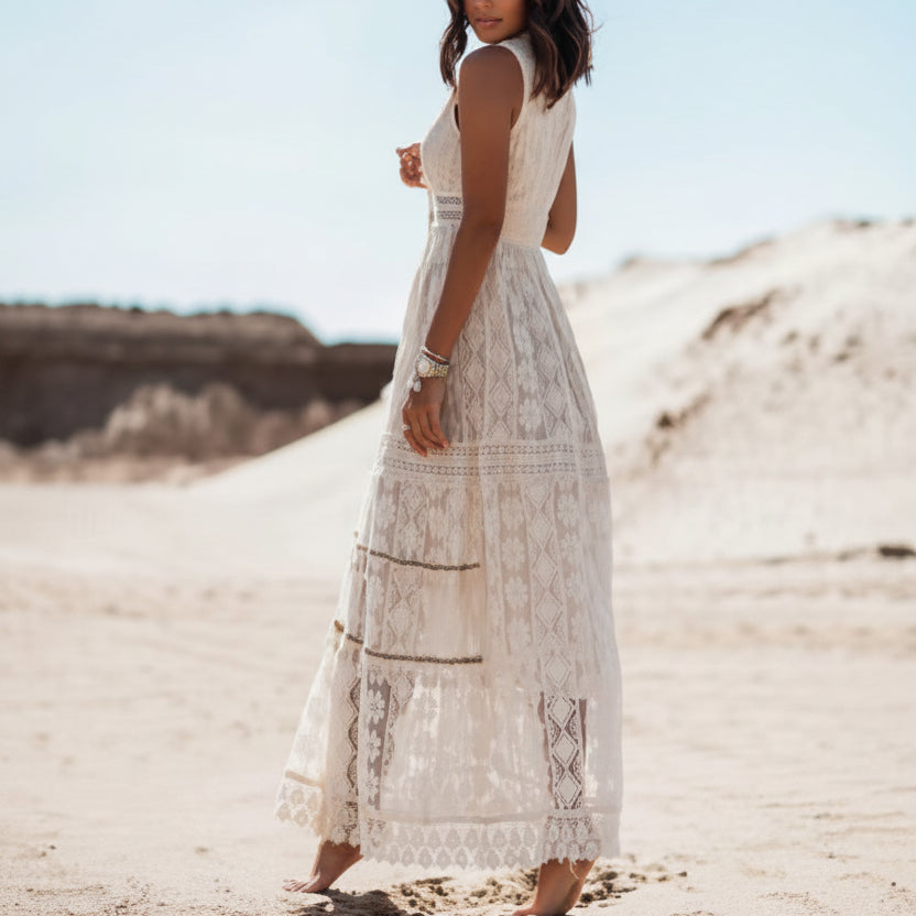 Stijlvolle dames zomerjurk, mouwloos en met kanten V-hals, ideaal als boho maxi-jurk of strandkleding.