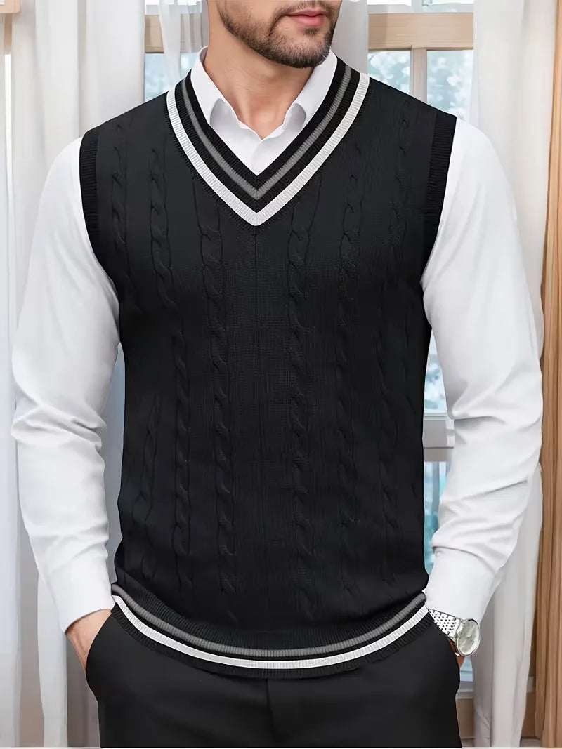 Mouwloos heren vest met V-hals en kabelpatroon, perfecte aanvulling op smart casual kleding.