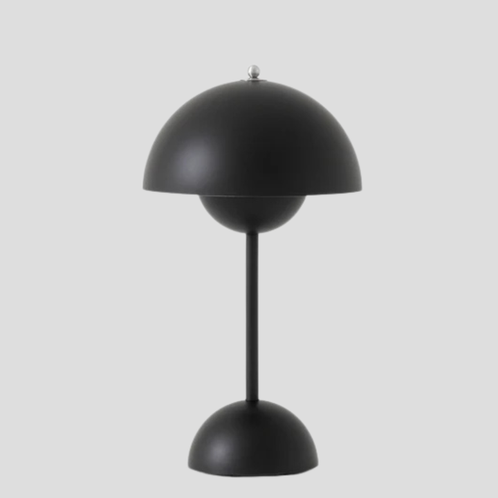 Nieuwe draadloze LED tafellamp, dimbaar en oplaadbaar, modern design voor veelzijdig interieurgebruik.