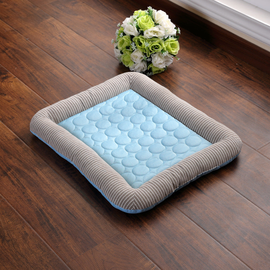 Lichtgewicht Ice Silk kattenmat, verkoelend en ademend, ideaal voor je kat om comfortabel te liggen.