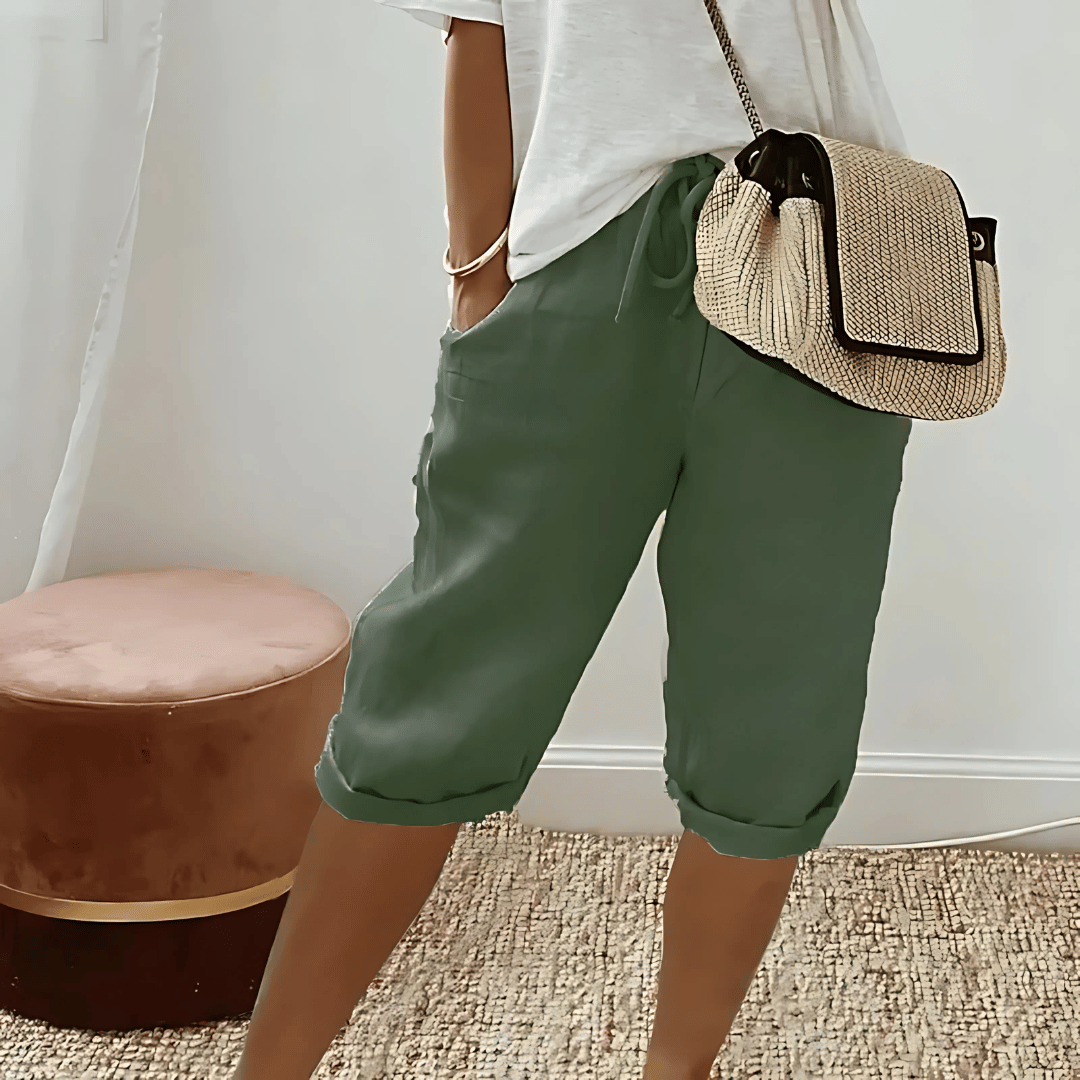 Stijlvolle dames knielengte harembroek, ideaal als losse katoen-linnen zomerbroek voor warme dagen.