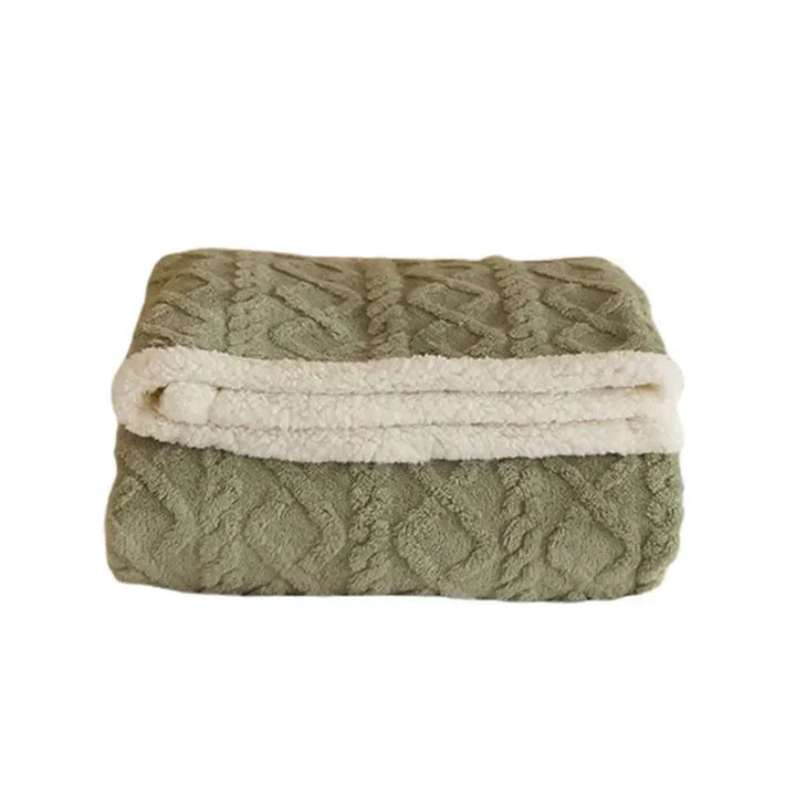 Stapel zachte lamswollen winterdekens; dik fleece voor ultiem comfort, warmte en als stijlvolle huisdecoratie.