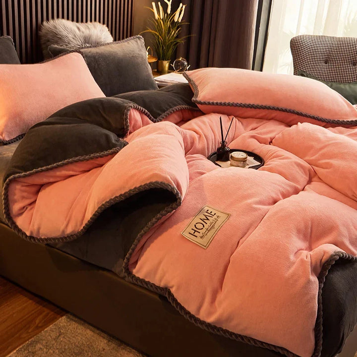 Fluwelen fleece kussensloop van de luxe dekbedovertrekset. Zacht en warm comfort voor een goede nachtrust.
