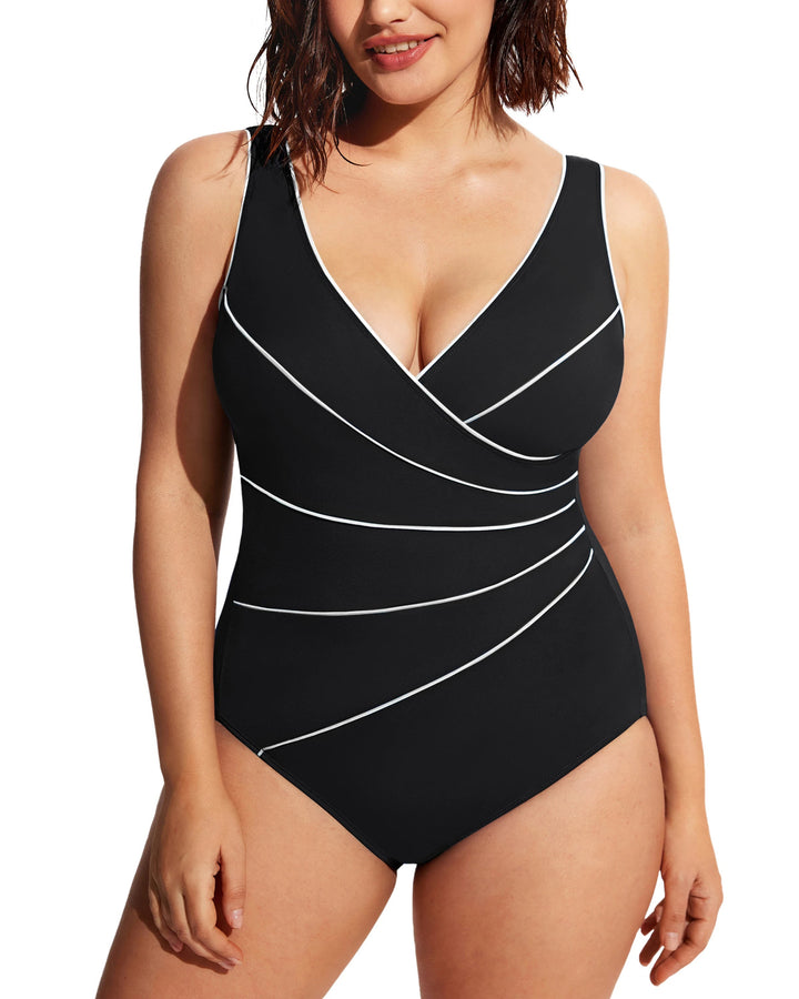 Dames Fenna badpak, plus-size en comfortabel, met subtiele strepen. Perfect voor de zwemkledingcollectie.
