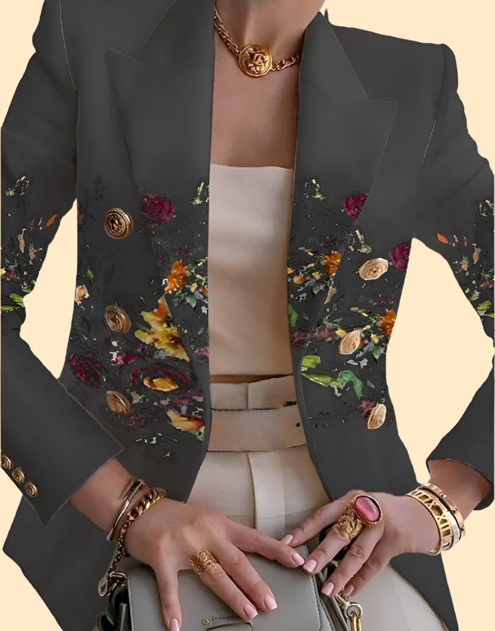 Stijlvolle damesblazer voor veelzijdige outfits. Comfortabel en elegant, ideaal voor kantoor of dagelijks gebruik.