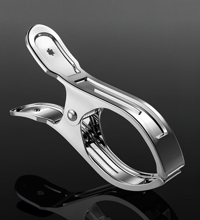 Ergonomische, grote RVS handdoekclip met antislip; gemakkelijk te openen, stevige grip voor textiel.