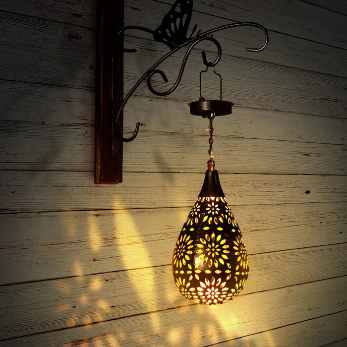 SolarLuxe zonne-energie tuinlamp, weerbestendig RVS LED buitenverlichting voor energiezuinige tuindecoratie.