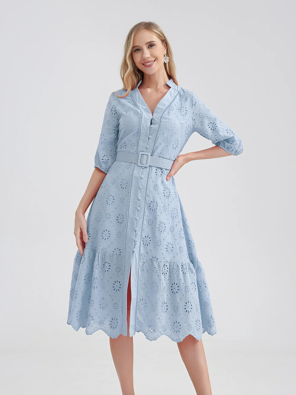 Chique dames zomerjurk: V-hals, ruches en A-lijn snit. Ideale zomerkleding.