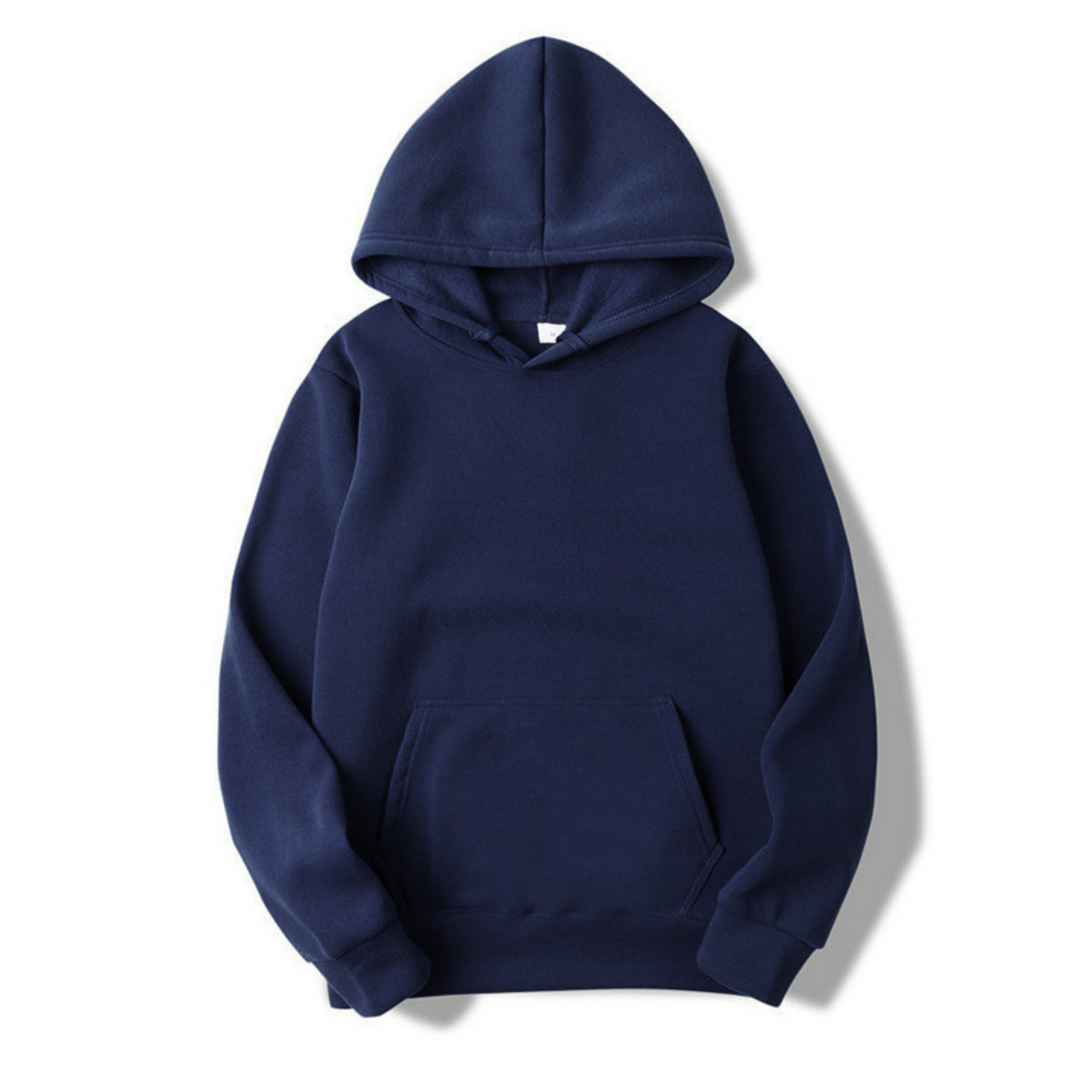 Rugzijde van effen herenhoodie op model, toont sportieve snit en herenkleding stijl.