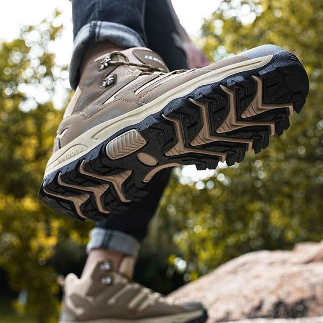 Waterdichte damessneakers met optimale grip voor lange wandelingen.