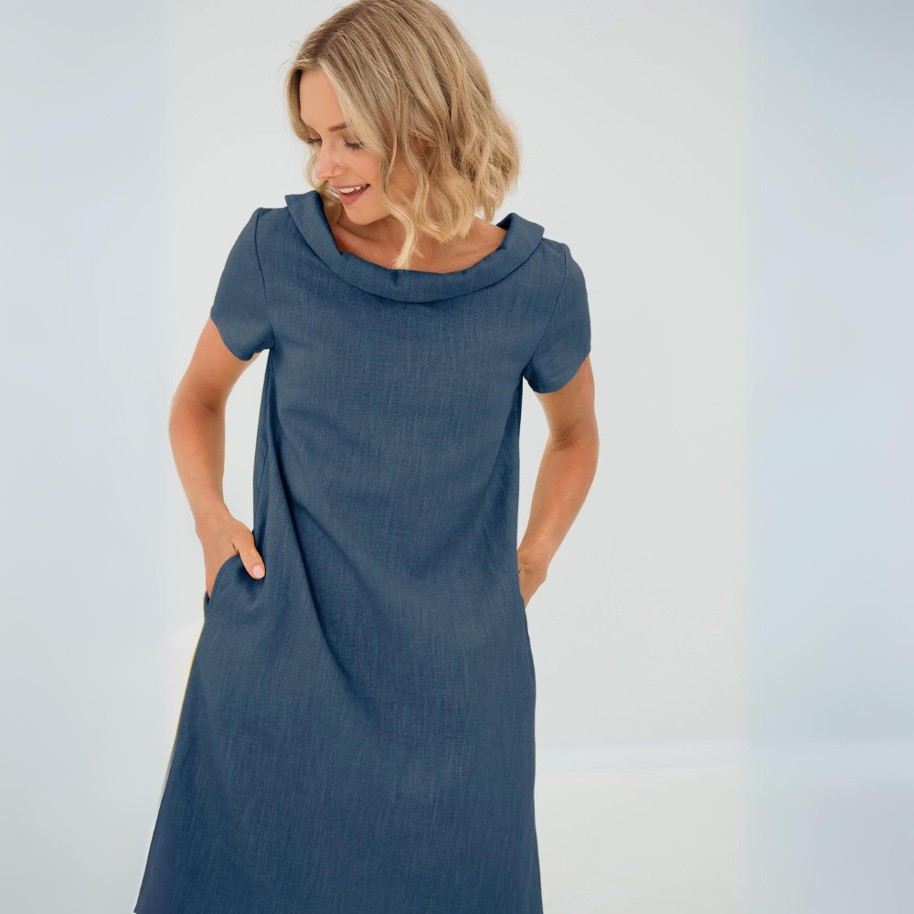 Comfortabele dames zomerjurk met losse pasvorm, korte mouwen en praktische zakken, perfect voor strand.
