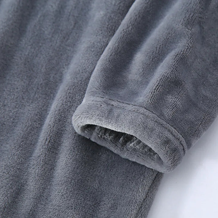 Comfortabele mannen winterpyjama, warme loungewear set voor ontspanning.