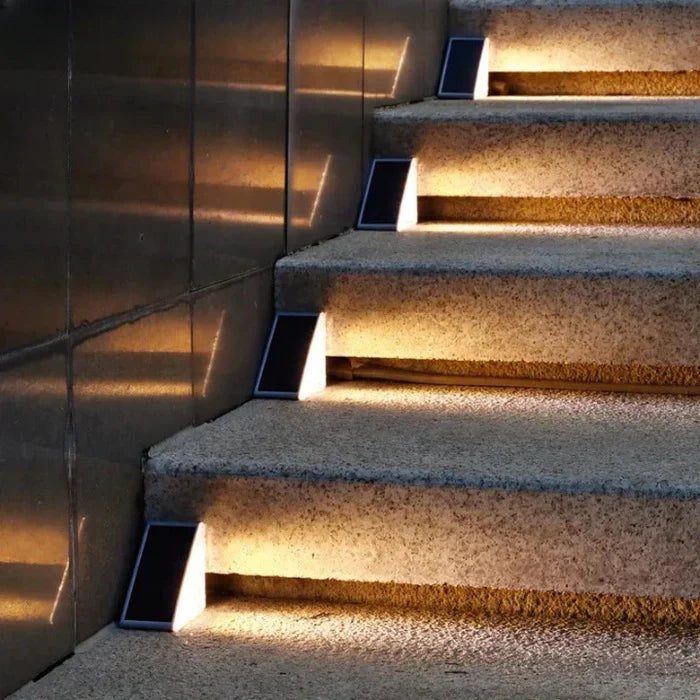 Stijlvolle StepBright LED traplampen, modern design voor energiezuinige buitenverlichting.
