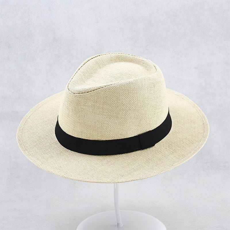 Unisex model draagt een elegante handgemaakte Panama hoed, perfect voor zomerse mode en zonnebescherming. [[lstfy-media:6]]