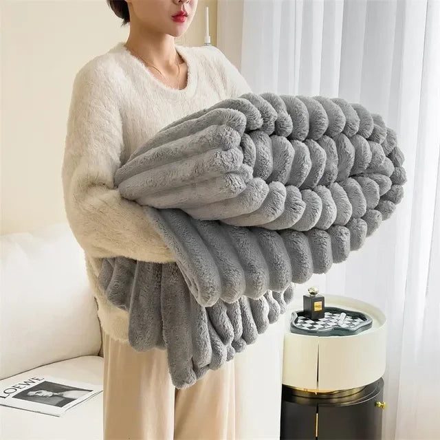 Comfortabele PlushNest deken: een warme pluche deken voor ultieme luxe en ontspanning.