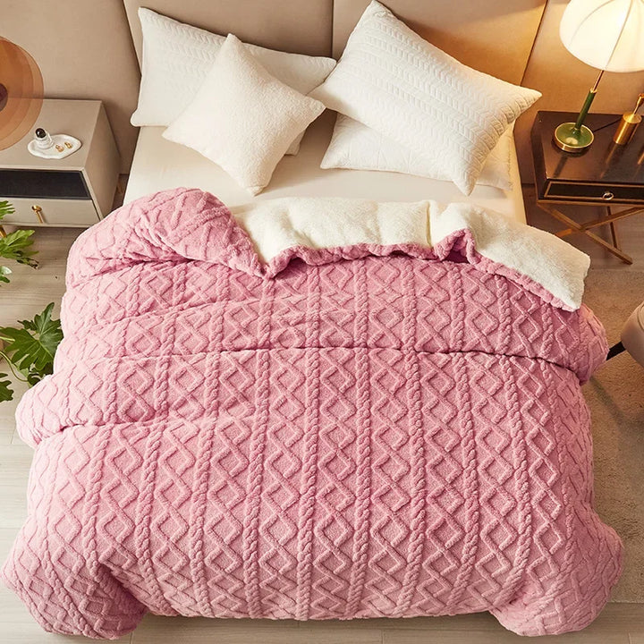 Heerlijk zacht en pluche dubbelzijdig dekbedovertrek met luxe kasjmier-look en VelvetWarm fleece voor comfort.