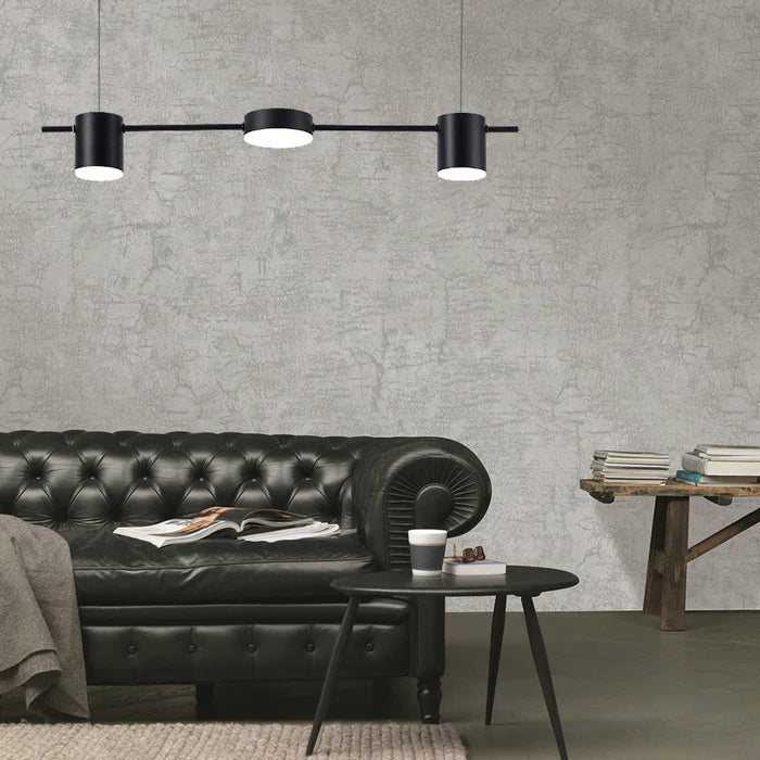 Goud-zwarte AuraDrum plafondlamp, strak aluminium design, verrijkt elke eetkamer met modern licht.