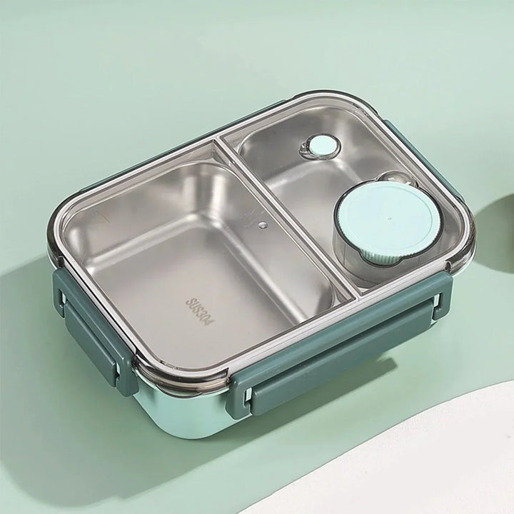 Geïsoleerde maaltijdcontainer op een bureau of in een schooltas, klaar voor een warme lunchpauze.