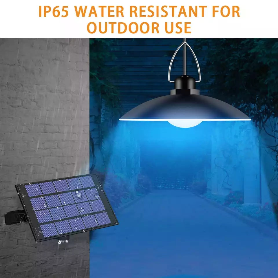 Sfeervolle TwinRay solar LED lampen verlichten een patio, flexibel te plaatsen dankzij draadloos design.