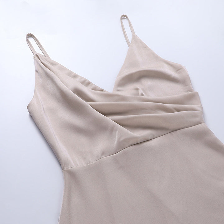Sexy damesjurk: adembenemende midi-jurk met open rug en verleidelijke hoge split.