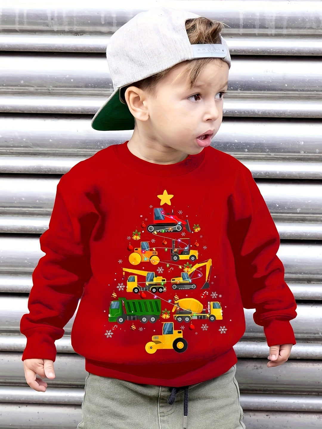 Vrolijk jongens sweatshirt met kerstboom print, comfortabele kinderkleding voor de feestdagen.