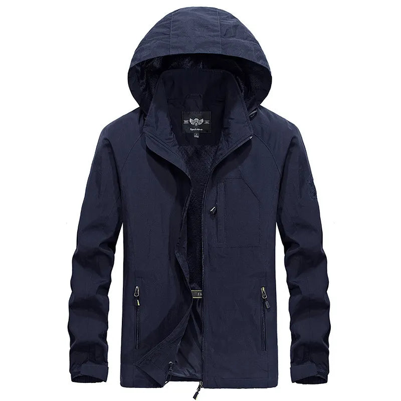 Heren outdoorjas van nylon, waterdicht en winddicht, met handige afneembare capuchon. Functionele bovenkleding.