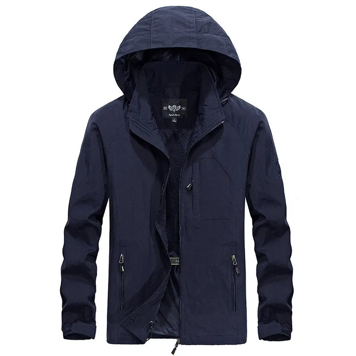 Heren outdoorjas van nylon, waterdicht en winddicht, met handige afneembare capuchon. Functionele bovenkleding.