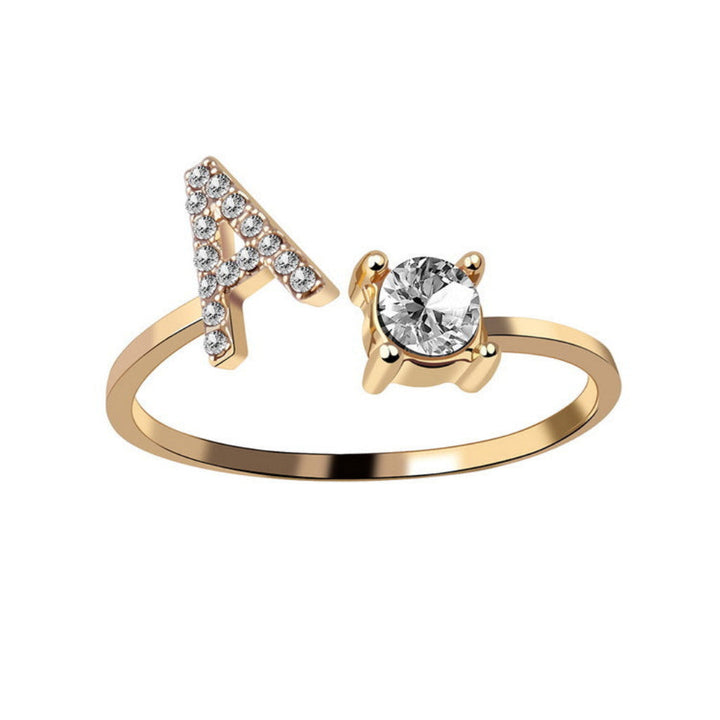 Elegante dames initialen ring met persoonlijke letter, verstelbaar, verkrijgbaar in goud, zilver en roségoud.