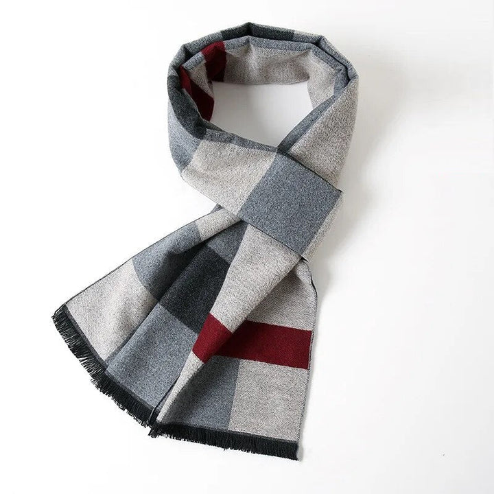 Warme heren sjaal van kasjmier met uniek ruitpatroon, perfect voor winterse dagen.