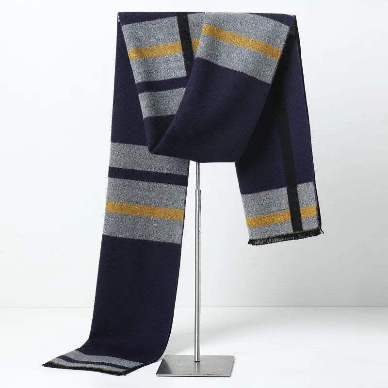 Close-up van de rijke, zachte textuur van een warme kasjmier sjaal, voor puur comfort en luxe.
