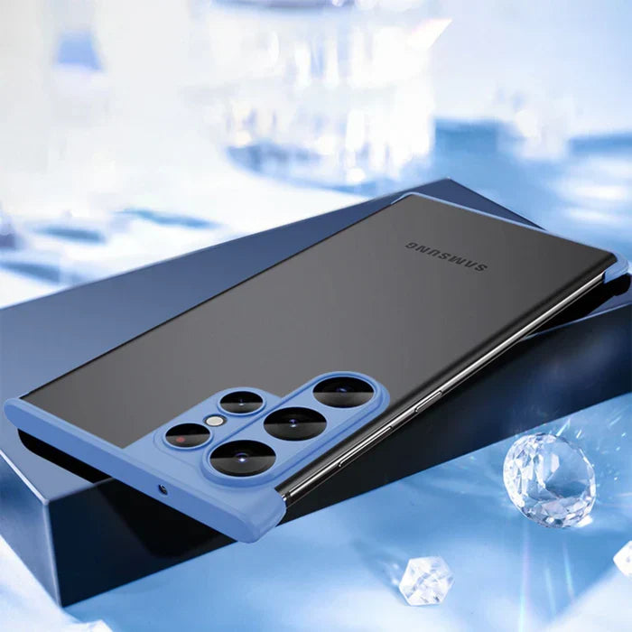 Minimalistische doorzichtige telefoonhoes voor Samsung Galaxy S22; behoudt originele esthetiek.