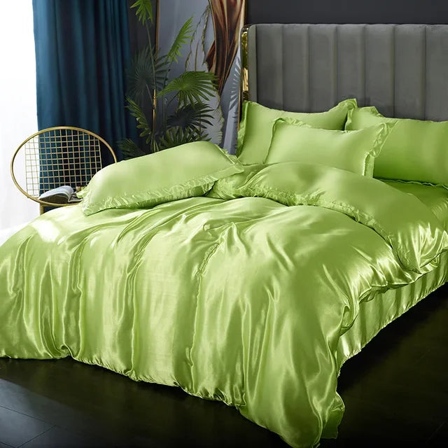 Elegant zijde satijn dekbedovertrek, ademend en koel. Ideaal voor een comfortabele slaapkamer.
