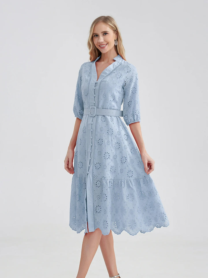 Flatterende zomerjurk voor dames met ruches en V-hals, perfect voor een modieuze look.