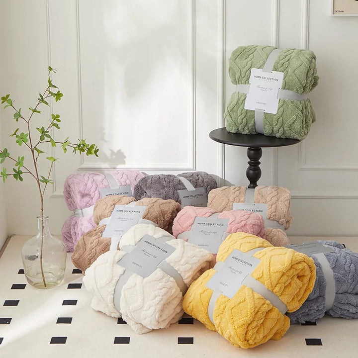 Zacht lamswollen deken CozyLuxe. Verdikt flanellen plaid, warm en comfortabel. Ideaal als woondeken of sprei.