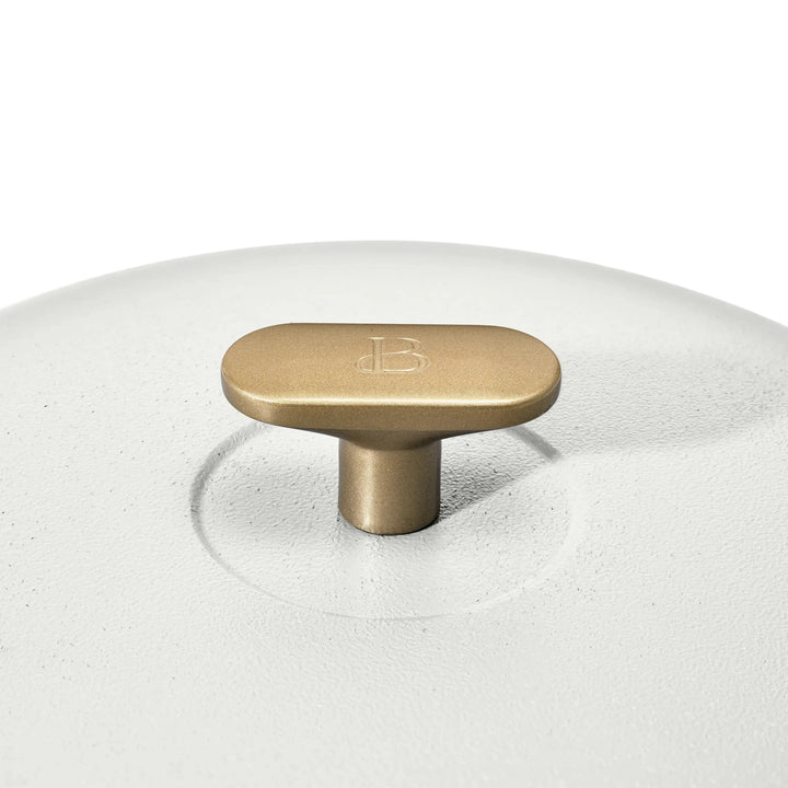 Robuuste aluminium bakset met stevige handgrepen, ontworpen voor langdurig kookgemak en veelzijdig gebruik.