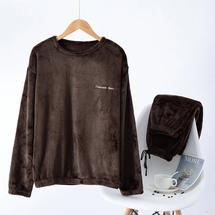 Zachte flanellen herenpyjama, complete set voor maximaal comfort in de winter.