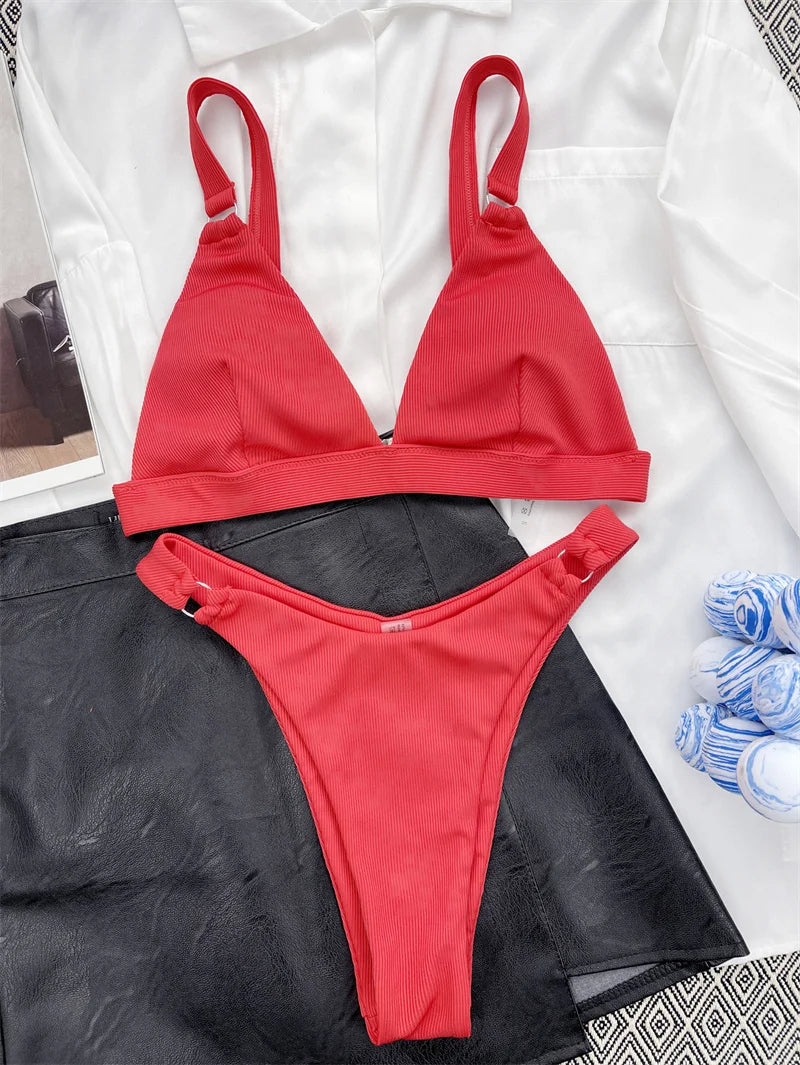 Zomerse Vera bikini: Braziliaanse stijl, push-up effect en opvallende ringdetails.