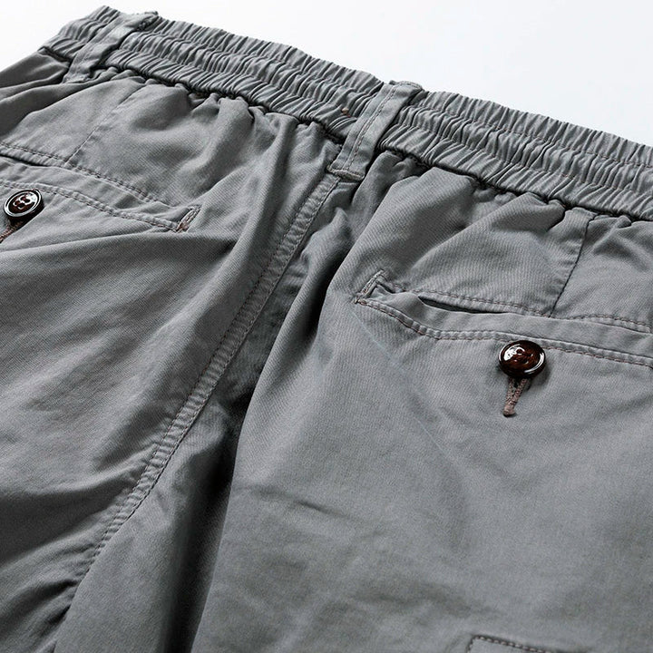 Stijlvolle heren cargoshort, comfortabele broek met moderne pasvorm voor de zomer.