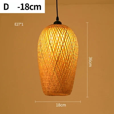 Handgemaakte rotan hanglamp voor de kinderkamer of speelkamer, zachte natuurlijke verlichting.