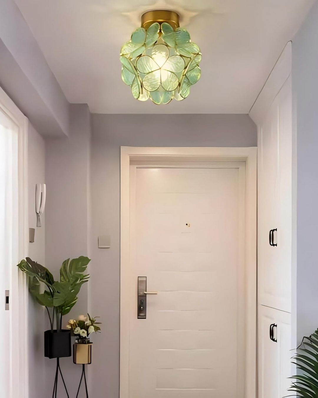 Slaapkamer plafondlamp 'Bloem', elegant ontwerp en zacht licht voor ontspanning.