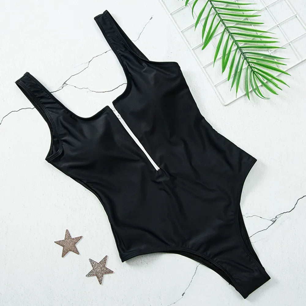 Dames zwemkleding: dit stijlvolle badpak met rits en push-up voor een fantastisch figuur.