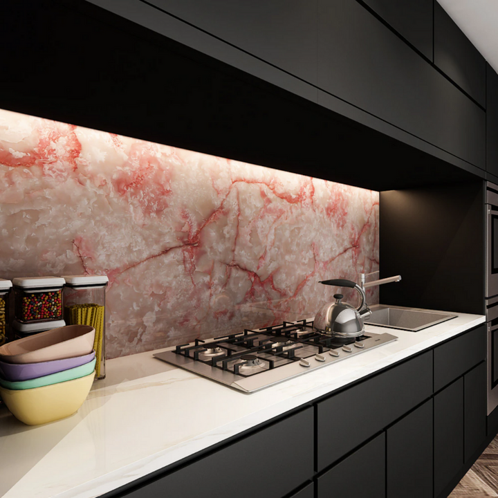 Marmeren vinylfolie voor een snelle renovatie van meubels en oppervlakken. Zelfklevend en stijlvol.