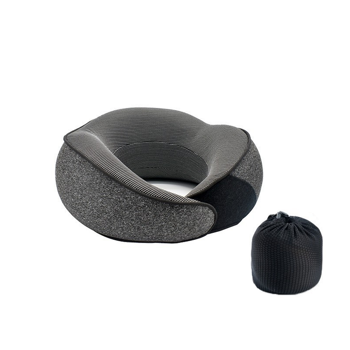 Grijs traagschuim nekkussen voor optimaal reiscomfort. Ideaal voor nekondersteuning onderweg.