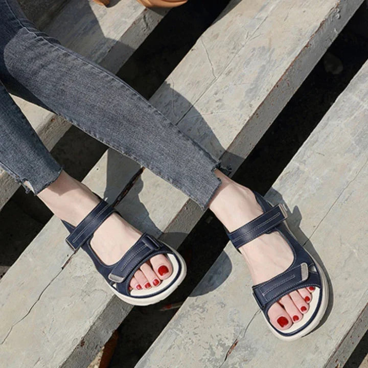 Gedetailleerde dames comfort sandalen, hoogwaardige materialen voor duurzaamheid en optimale voetondersteuning.