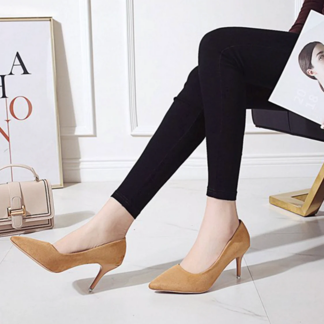 Elegante dames pumps met panterprint, ideaal als feest pumps of kantoor schoenen.