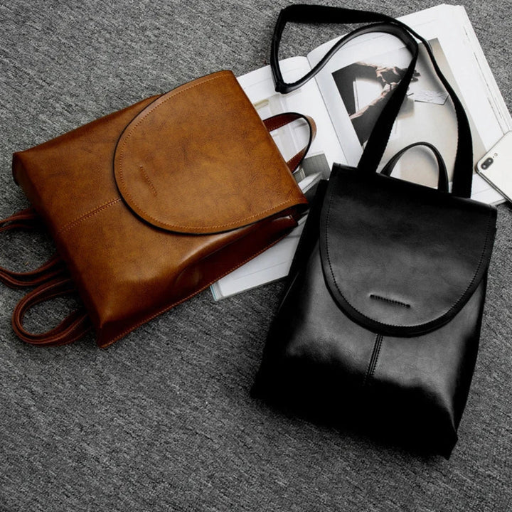 Elegante leren damesrugzak, onmisbaar voor reizen of dagelijks gebruik, biedt stijl en gemak.