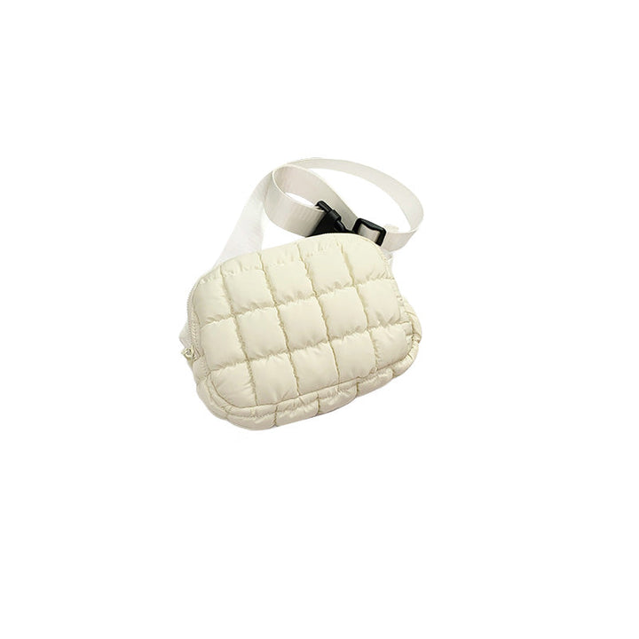 Vooraanzicht van de SANDSBERGORIGINALS puffer crossbody tas, een essentieel dames accessoire.