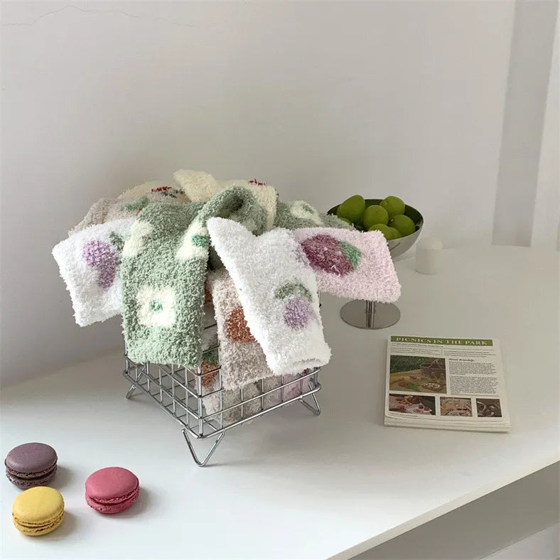 Stijlvolle dames huissokken, warm en comfortabel met leuke print. Één maat, zachte lounge sokken.